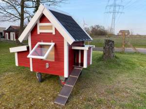 Hühnerhaus JOSTuS Allrad für 4-5 Hühner