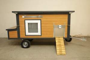 Mobiler Hühnerstall Henni-11 Allrad für 11 Hühner - lackierte Stahlkonstruktion