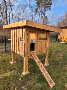 Hühnerstall HANA aus massivem Holz für bis zu 6 Hühner